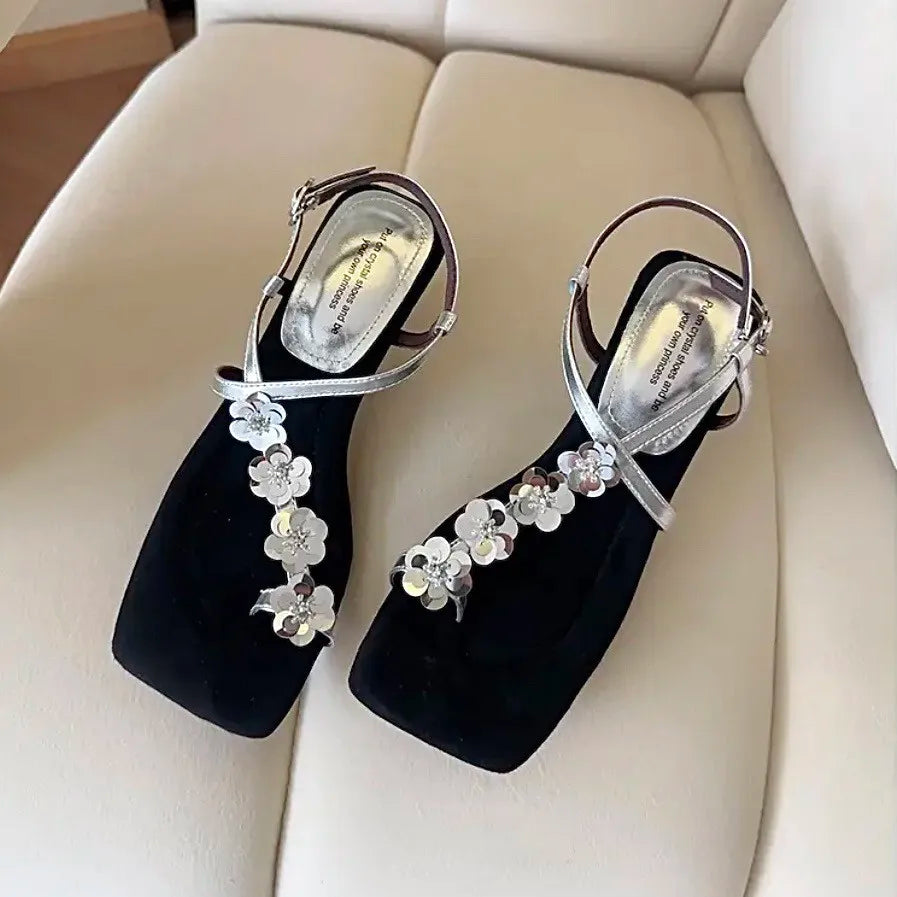 Luxury Crystal Women Sandals Fashion Low Heels Sandals Women Summer Open Toe Flip Flops Brand Designer Women Party Shoes